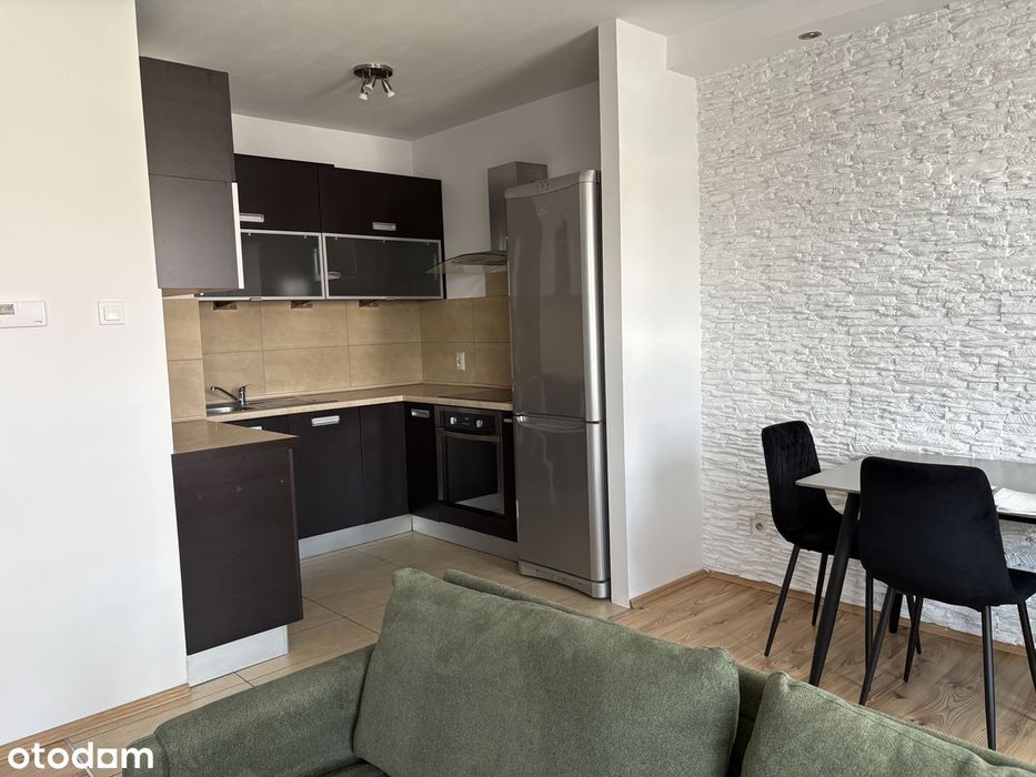 Mieszkanie dwupokojowe z balkonem i miejscem w hali. Super lokalizacja