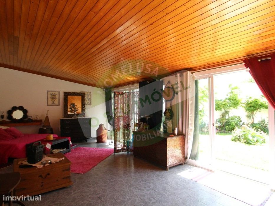 Apartamento T3+2 com jardim e estúdio independente..