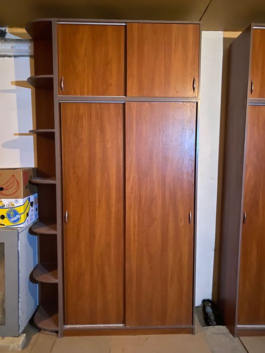 Продаються 2 шафи для прихожої вітальні за ціною 1
