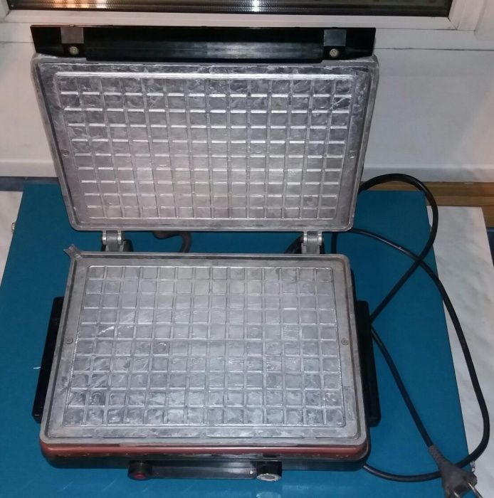 Электрошашлычница-вафельница-гриль.