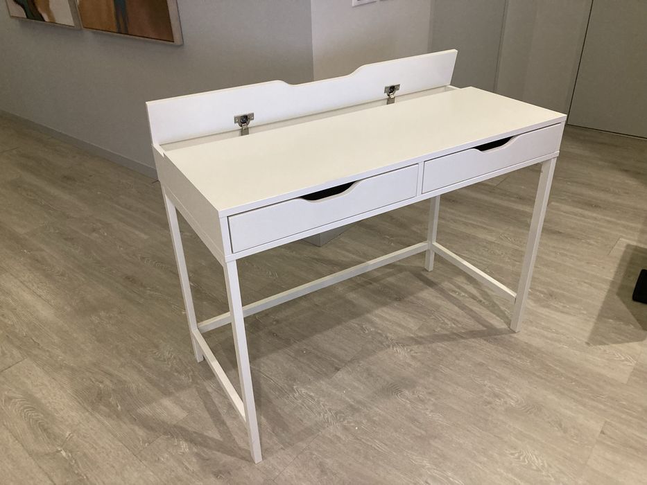 Vendo mesa e cadeira de oferta