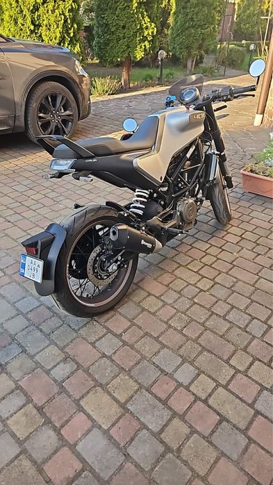 Husquarna Vitpilen 401 (ktm duke 390)