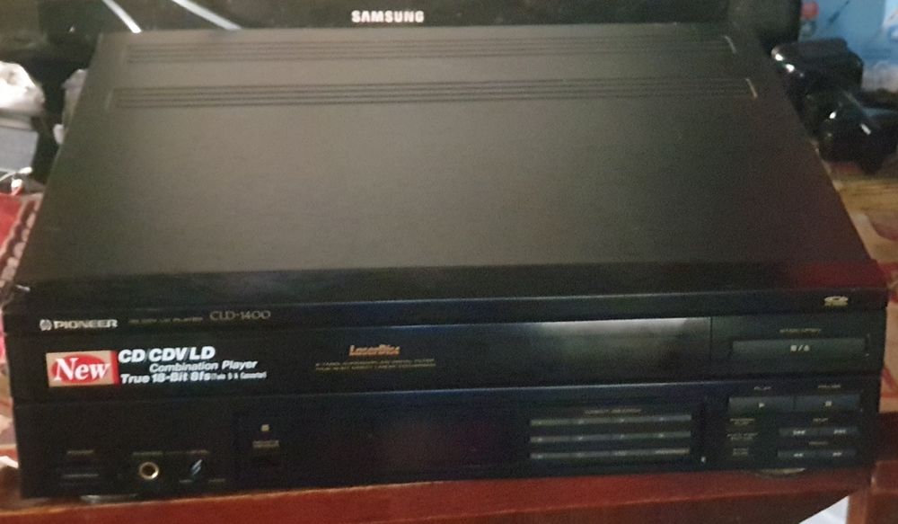 Pioneer CLD-1400 CD/CDV/LD Combination LaserDisc  player