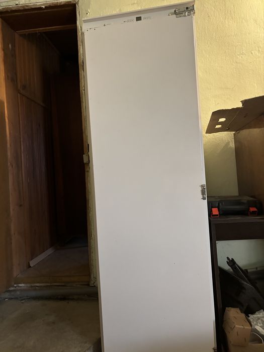 Холодильник високий