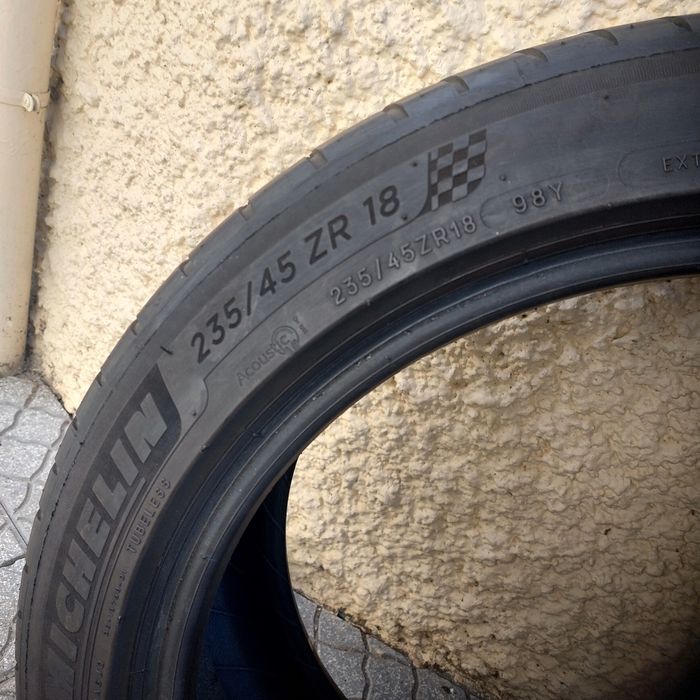 Pneu Michelin medida 235/45 ZR/18