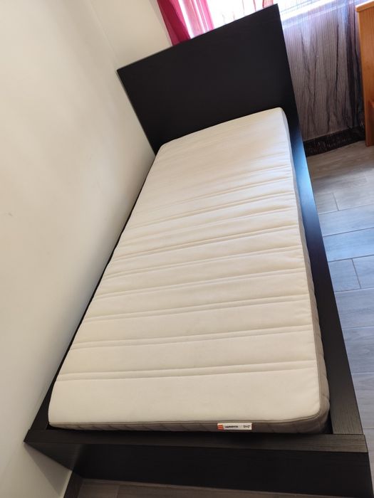 Cama de solteiro,com dois gavetões,colchão e estrado