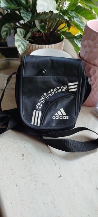 Listonoszka Adidas czarna