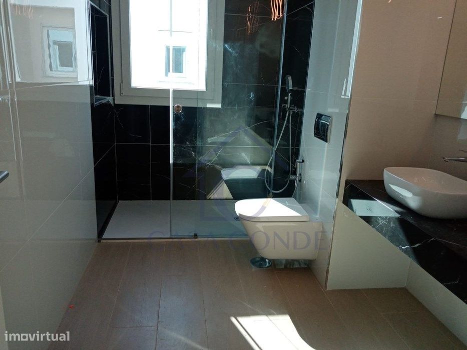 Moradia T4 Duplex com piscina, 180 m², acabamentos de luxo