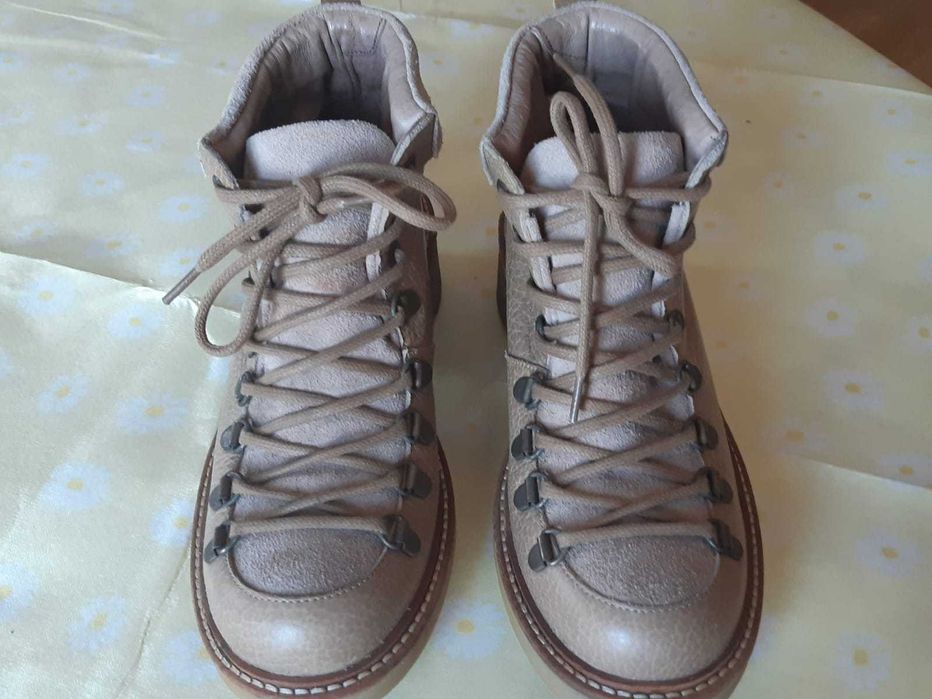 Botas marca "Cubanas" muito confortáveis