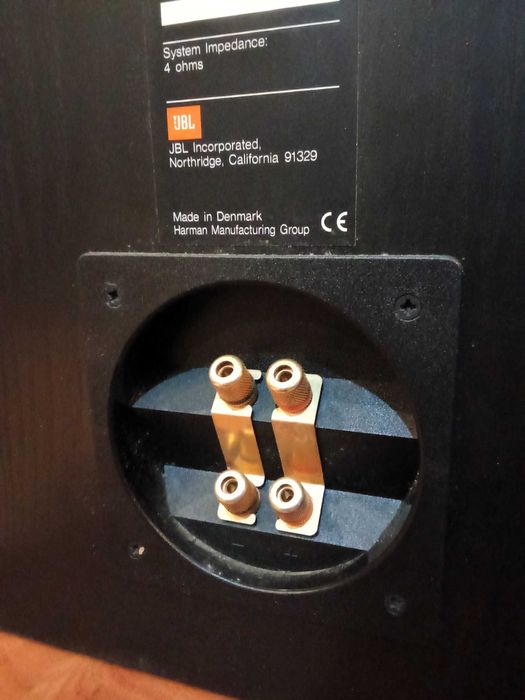 Colunas monitoras JBL