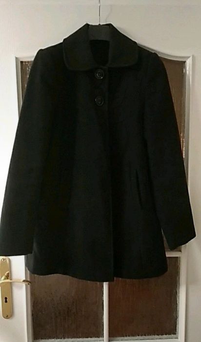 Czarny płaszczyk