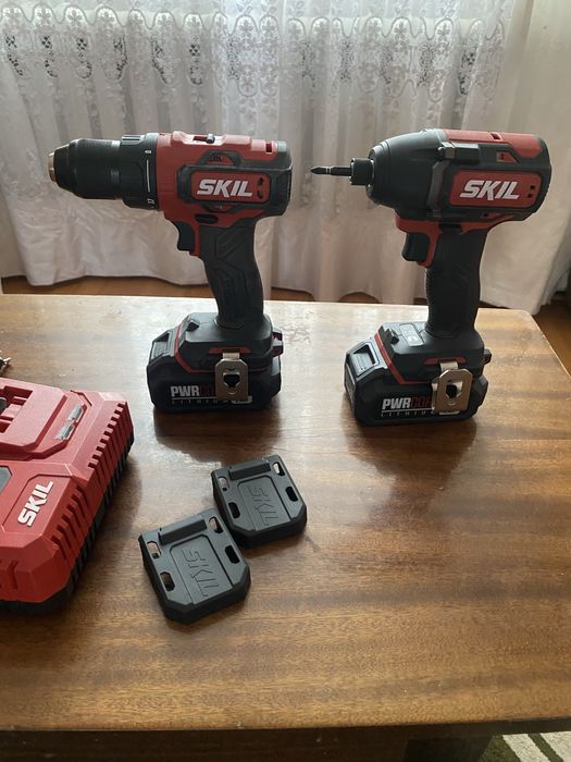 Продам інструмент одна одиниця 3000к гр без батареї і зарядного