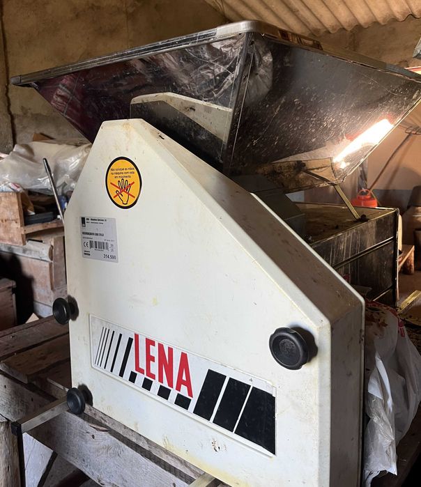 Esmagadora e Desengaçadora de uva LENA (como novo - 220V)
