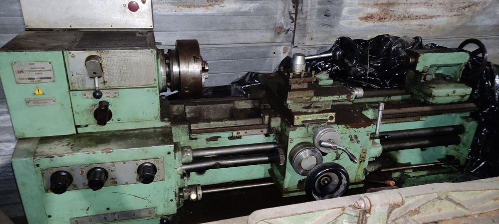 Станок токарно-гвинторiзний ИТ-1М