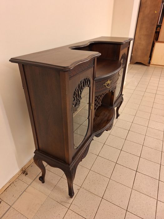 Piękna komoda w stylu ludwikowskim.