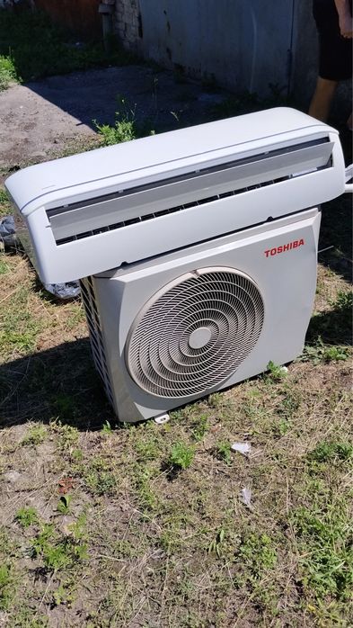 Продам інверторний кондиціонер Toshiba 24 BTU RAS-24U2AH3S-EE