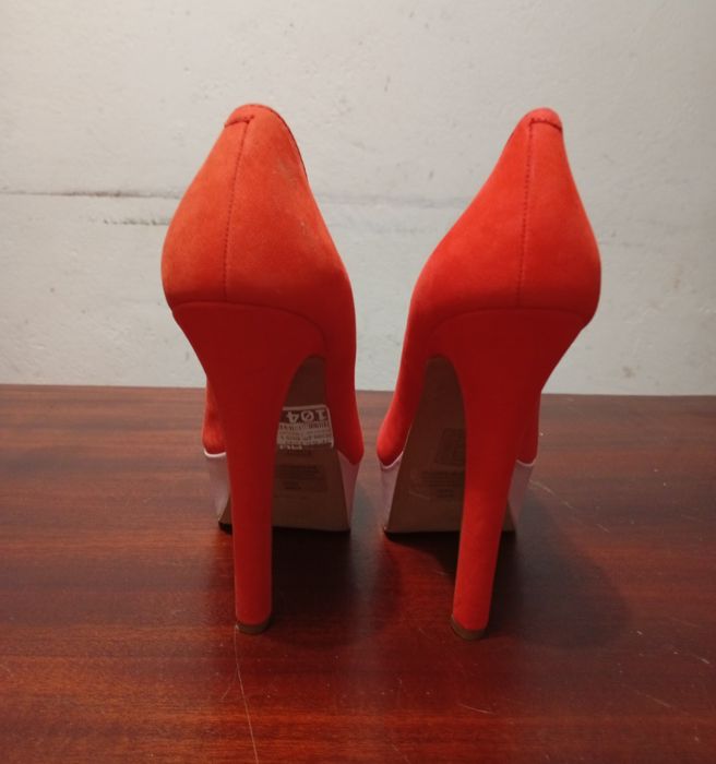 Sapatos Vermelhos e Rosa da marca Jéssica Simpson