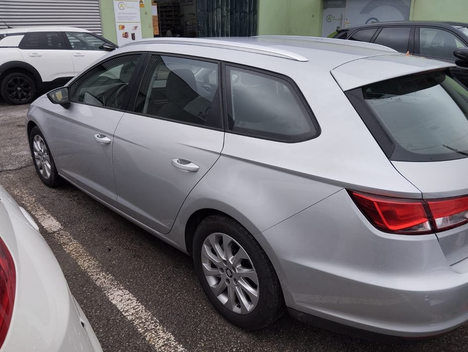 SEAT Leon ST 1.6 TDI 110cv | GPS | Sensores F/T | Cruise Control | Excelente Estado