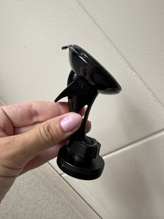 Uchwyt magnetyczny na telefon do samochodu na szybę na przyssawkę