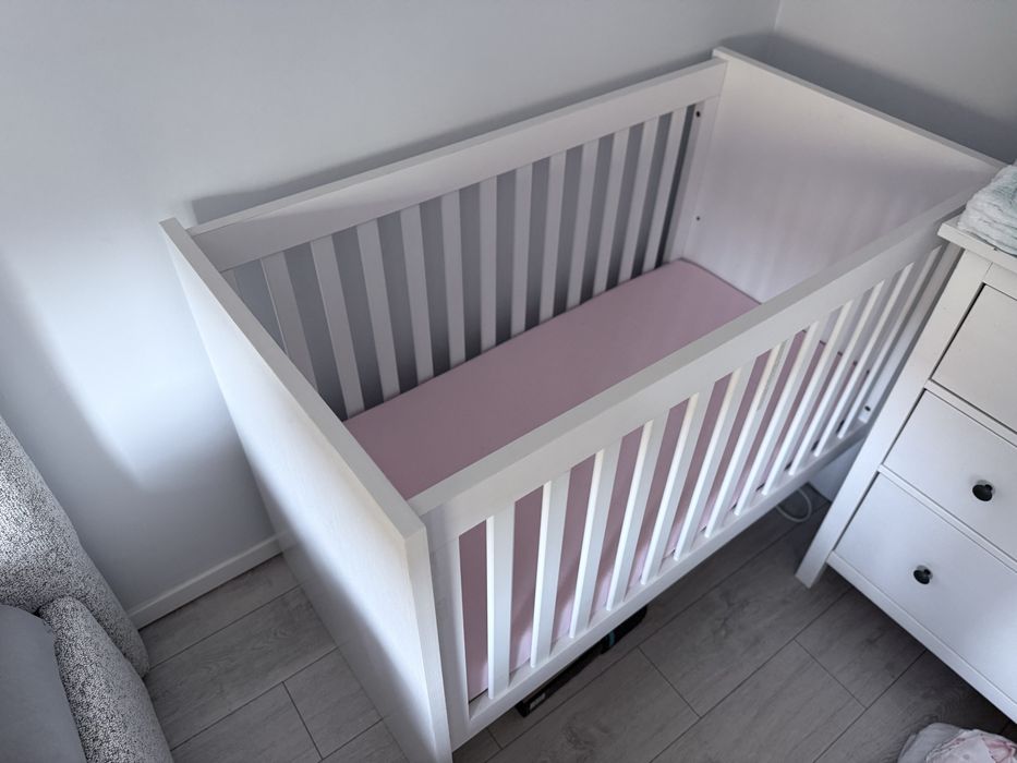 Solidne biale lozeczko z materacem 120x60