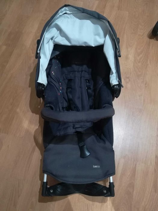 Carrinho Bebeconfort com proteção para a chuva