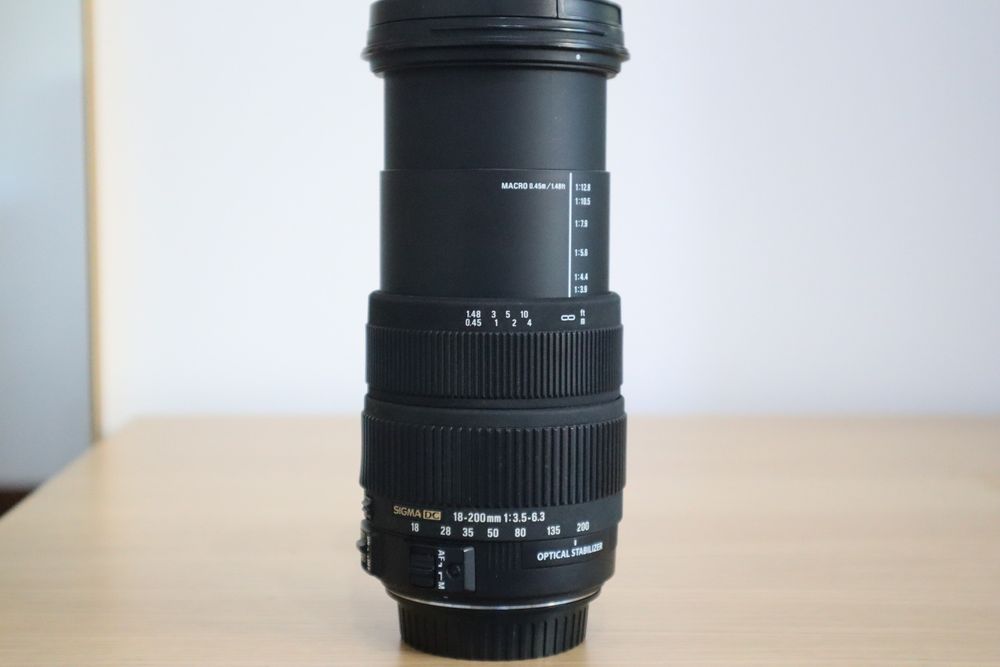 Sigma 18-200mm F/ 3.5-6.3 DC OS - Canon EF