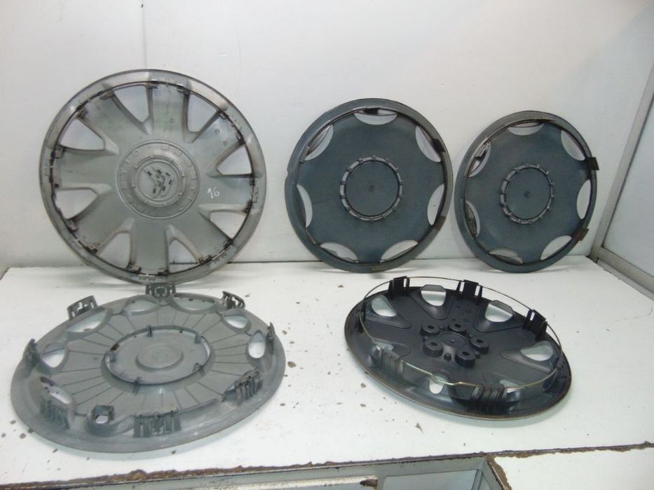 Tampões de roda Citroen 16 e Bmw 15 originais