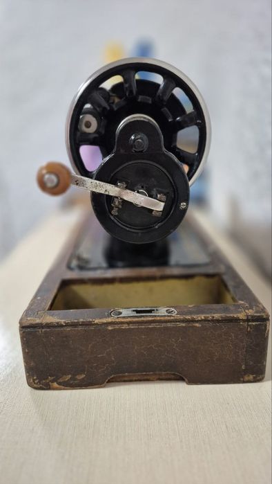 Антікварна швейна машинка "Калінінка", 1947–1950 рр., ручна