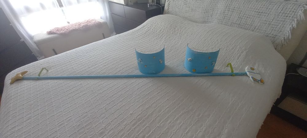 Apliques e varão com extremidades Cristiana Resina quarto criança