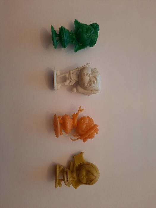 Bonecos monocromáticos da Olá/Rajá para coleccionadores