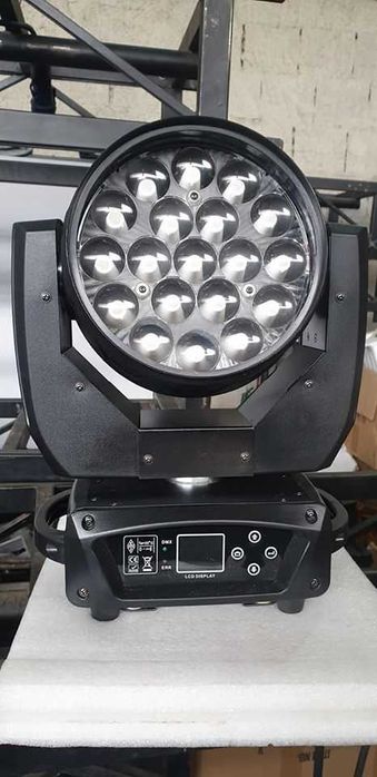 Moving Head Wash 19x15W RGBW C/ ZOOM