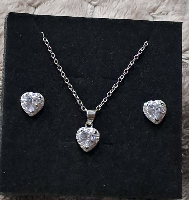 Varios conjuntos de colar e brincos em prata 925