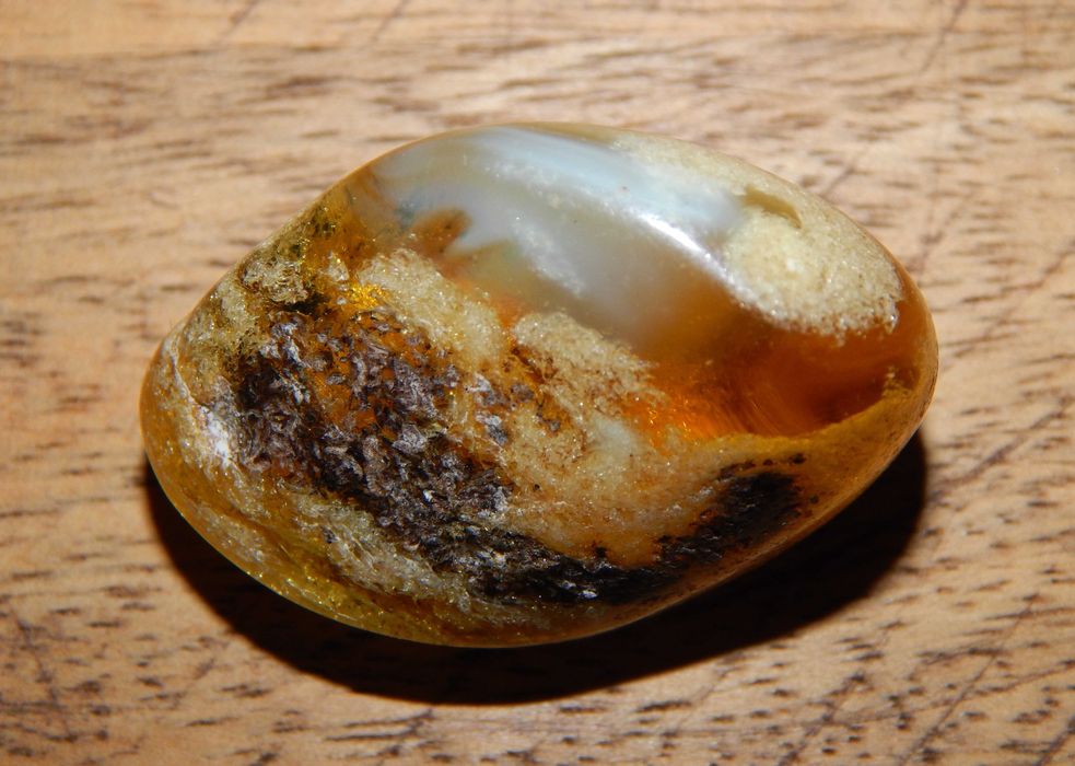 Bursztyn bałtycki naturalny, ok. 7,67 g