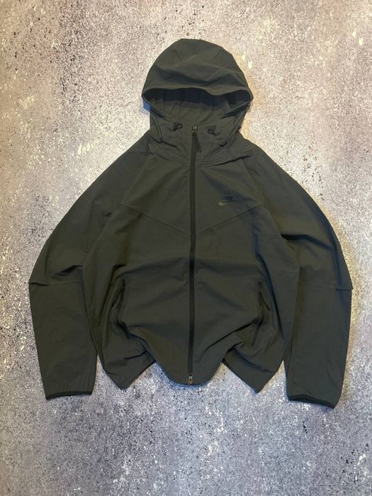 легка куртка Nike tech Woven