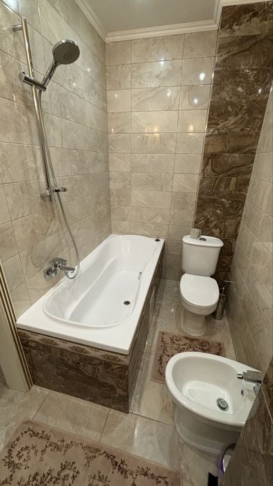 Здається 2-х кімнатна квартира в центральній частині міста (подобово)