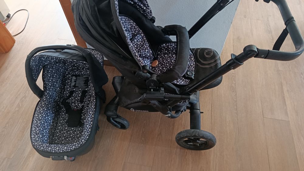 Carro de bebê passeio