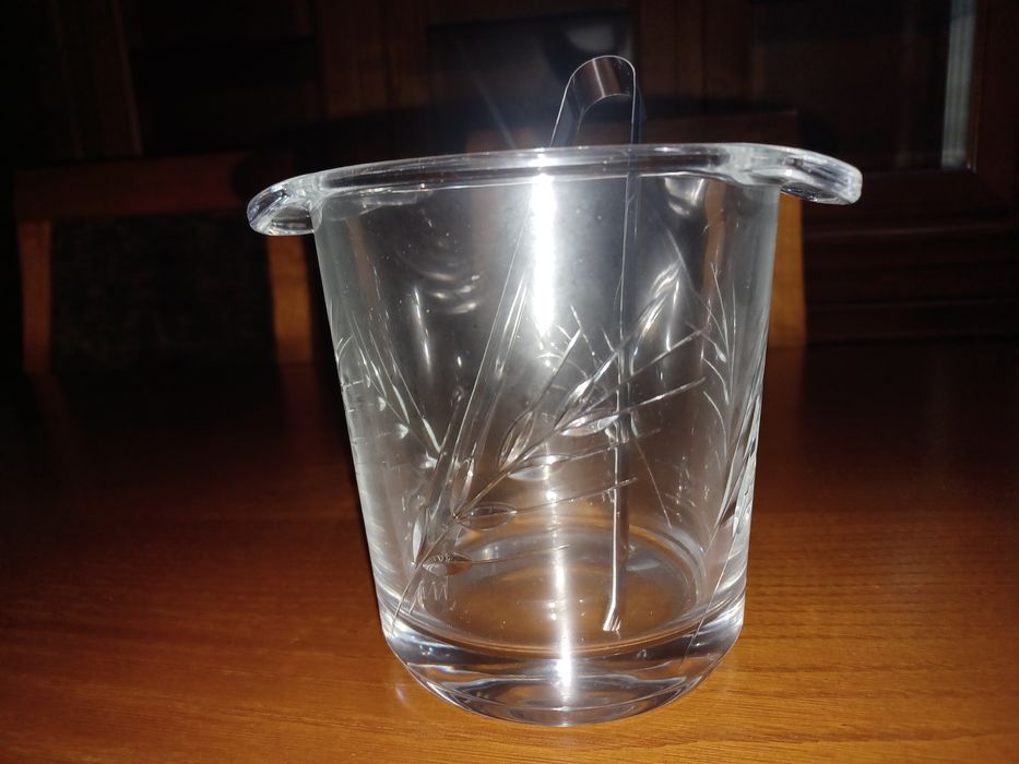 Conjunto de copos de uísque com balde