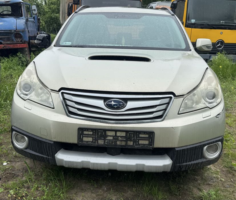 Subaru Outback 2010r. 2.0d 150km manual całe mocowania amortyzatorów Na części