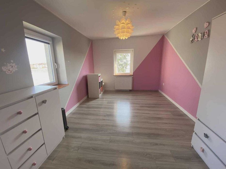 Przestronny dom w Żmigrodzie-Wprowadź się od zaraz!