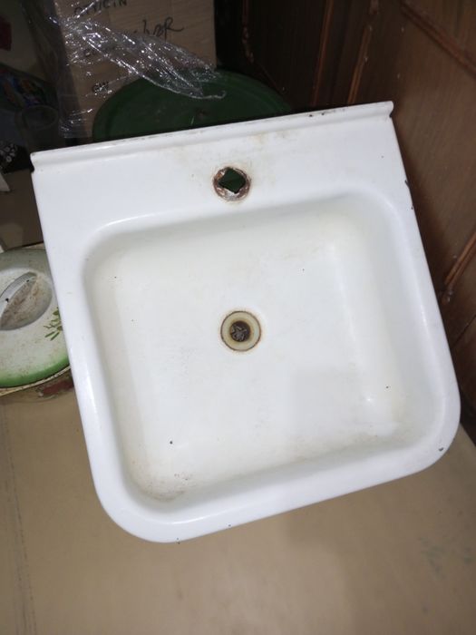 Продам Железный умывальник