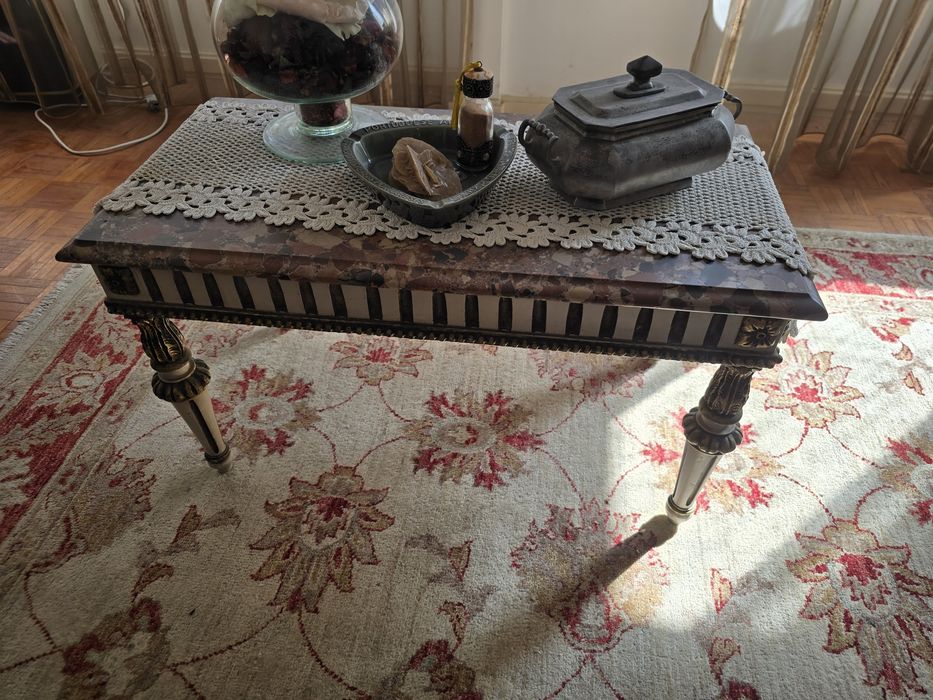 Mesa de Centro com tampo mármore