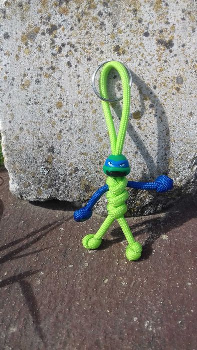 Porta-chaves Boneco Bombeiro ou Polícia em Paracord