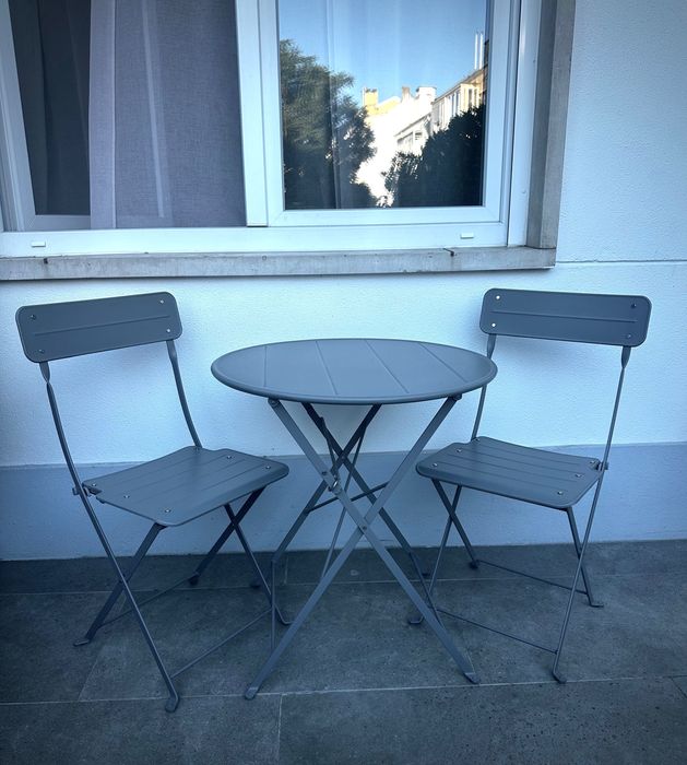 Garden/terrace Table and 2 folding chairs