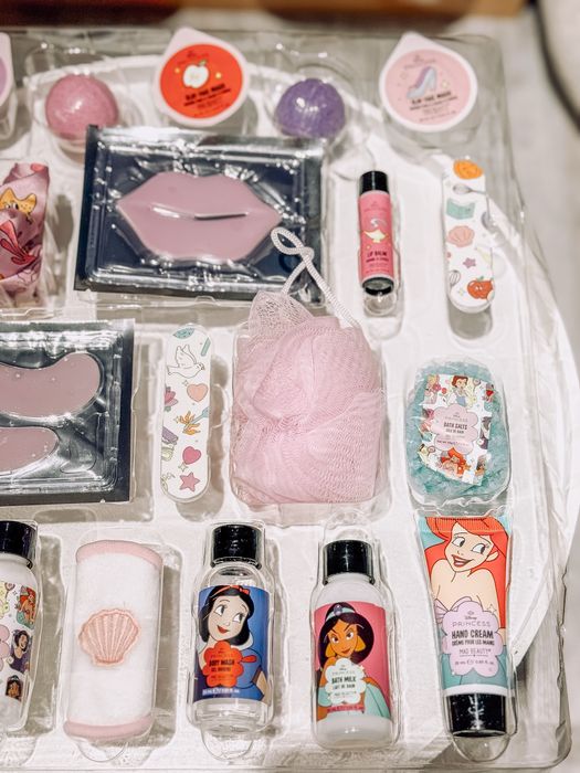 Адвент календар disney ,косметика дитяча, іграшки, подарунок