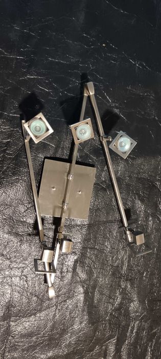 Candeeiro elegante de teto.