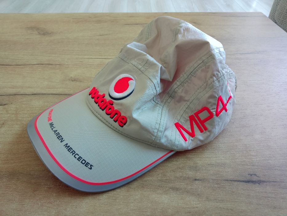 Vodafone McLaren Mercedes Team F1  2010 MP4-25 czapka z daszkiem