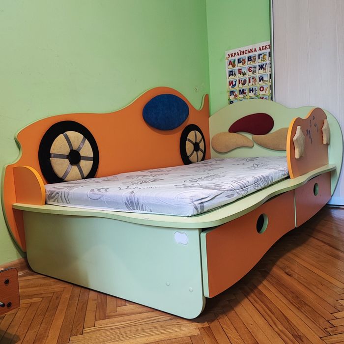 Ліжко ,,Планета Луна" 2014року