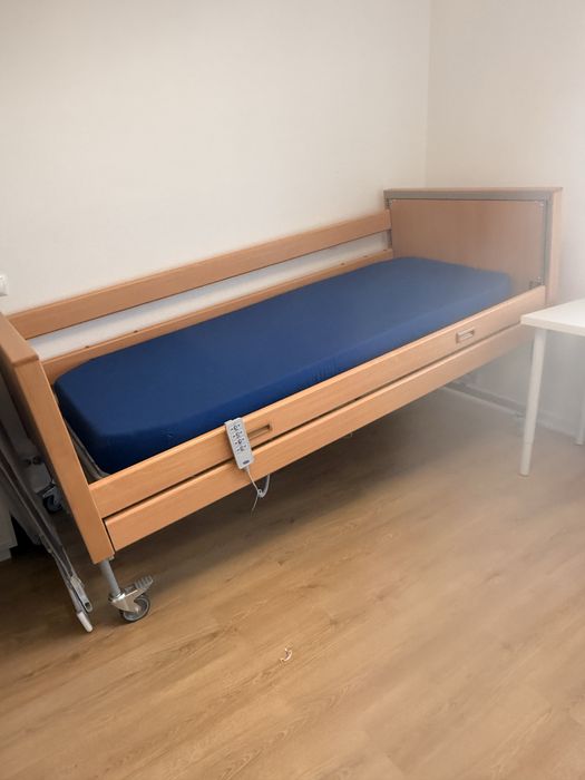 Cama articulada - Apenas 1 mês de uso - colchão anti-escaras.