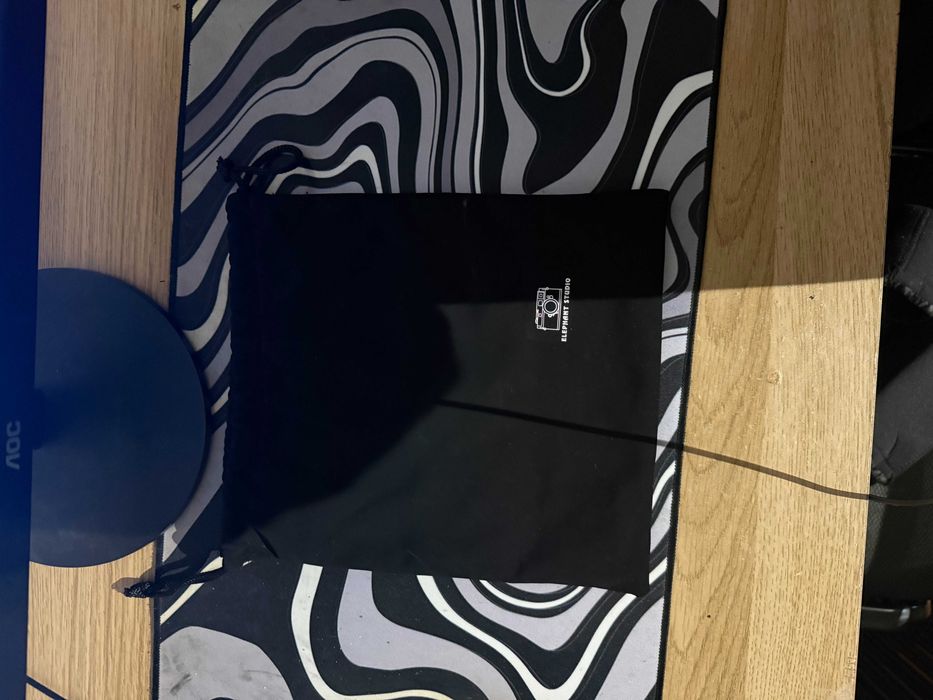 Vendo CANON 2000D + EF 75-300MM + EFS 18-55MM + EXTRAS