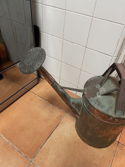 Regador de cobre . Antigo